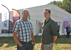 Incognito als aardbeien en kersenteler, Teus van 't Foort en Frans Angelino van Fruit Support Europe.